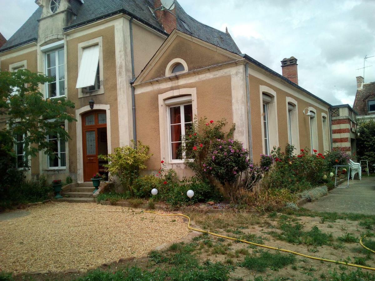 La Roseraie Bed & Breakfast Beaumont-sur-Sarthe Exterior photo